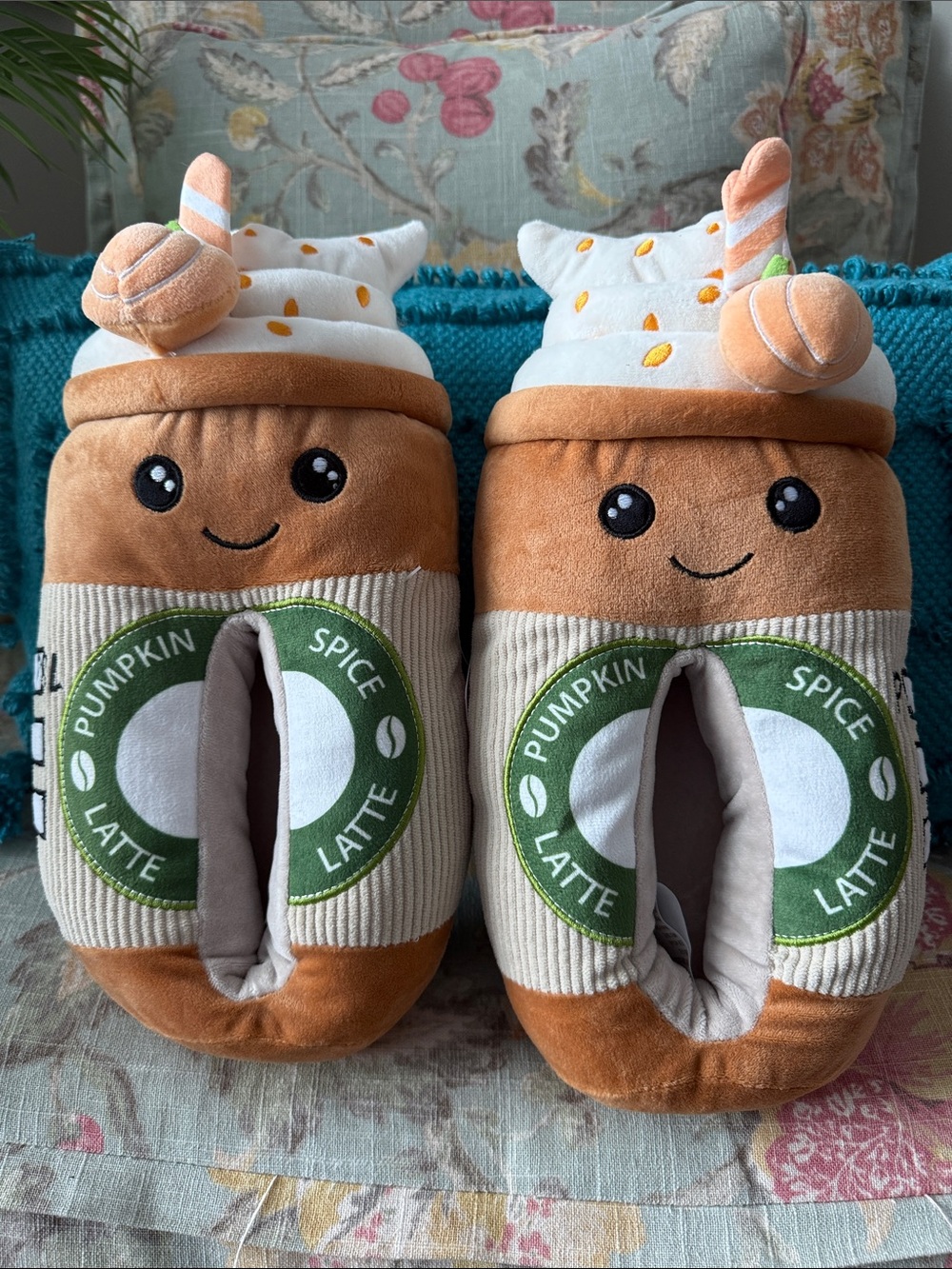 Feetm😄ji Pumpkin Spice Latte Plush Slippers NWT